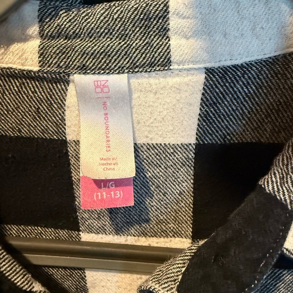 No Boundaries Monochrome Plaid Flannel Shirt - Picture 3 of 3